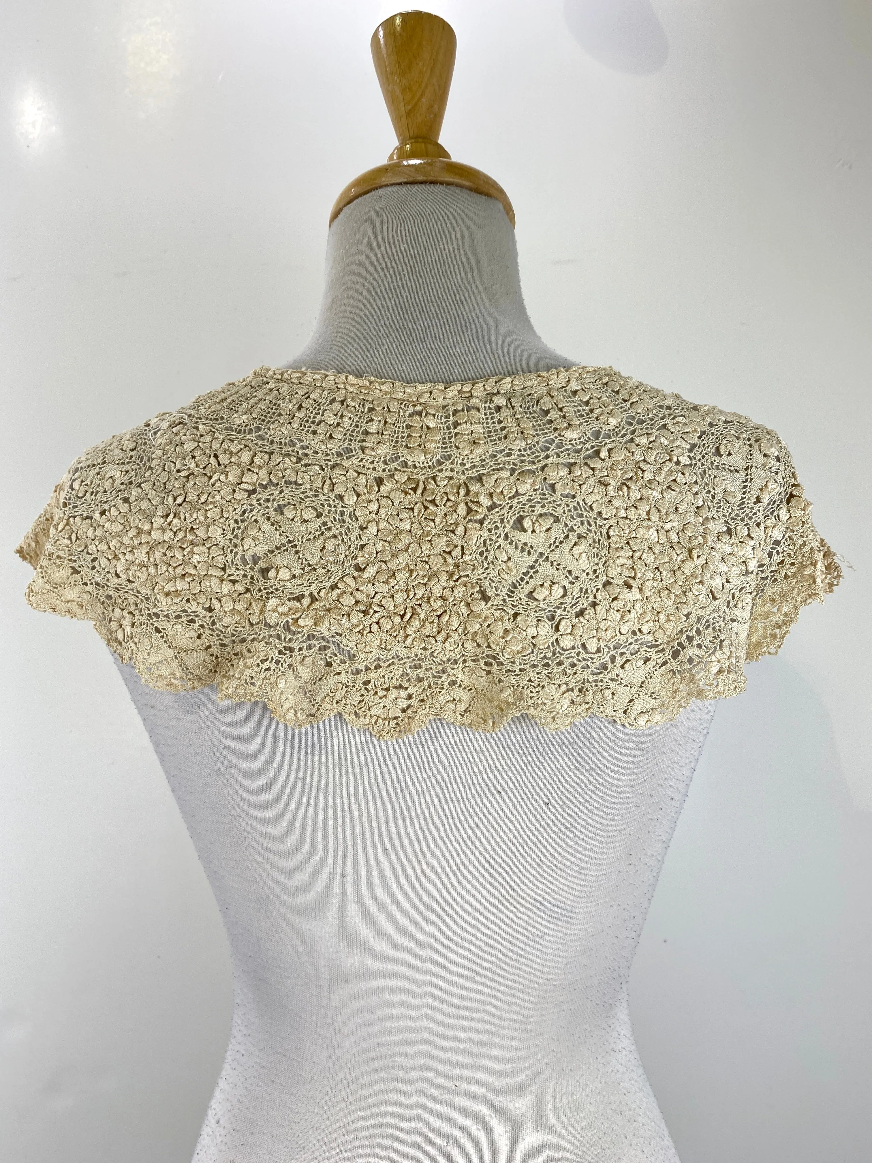 Antique Edwardian Cream Crochet Lace Collar