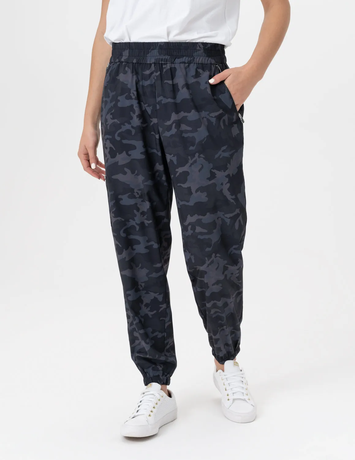 R. 10042 Tech Joggers