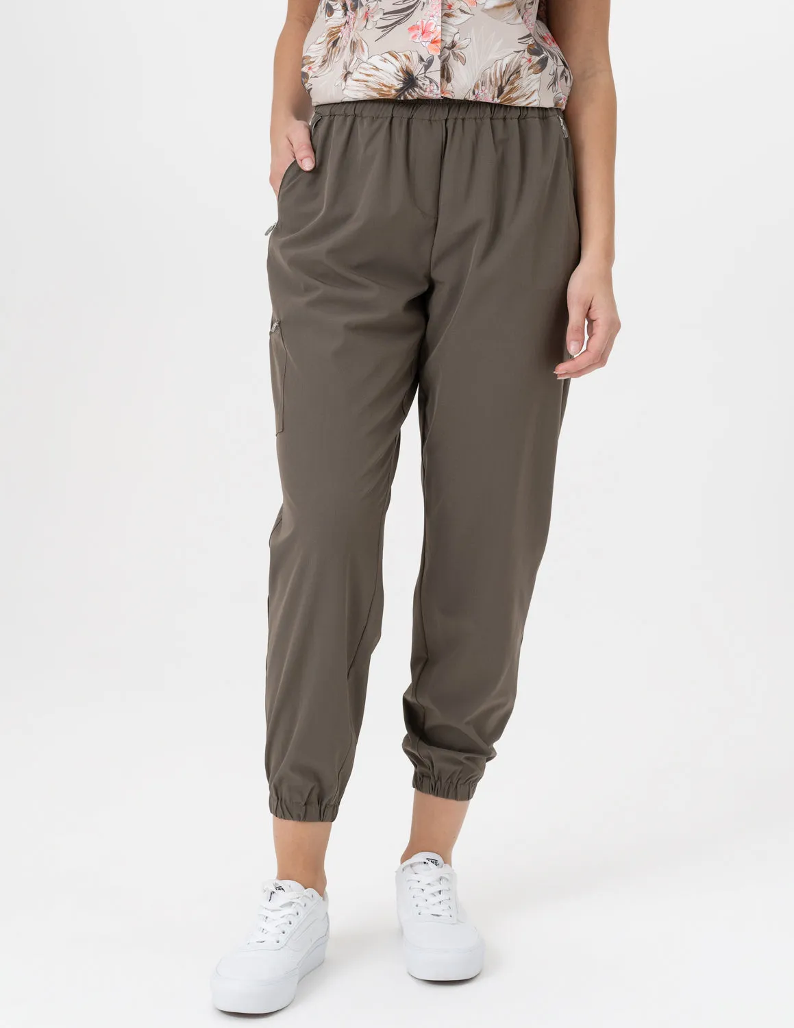 R. 10042 Tech Joggers