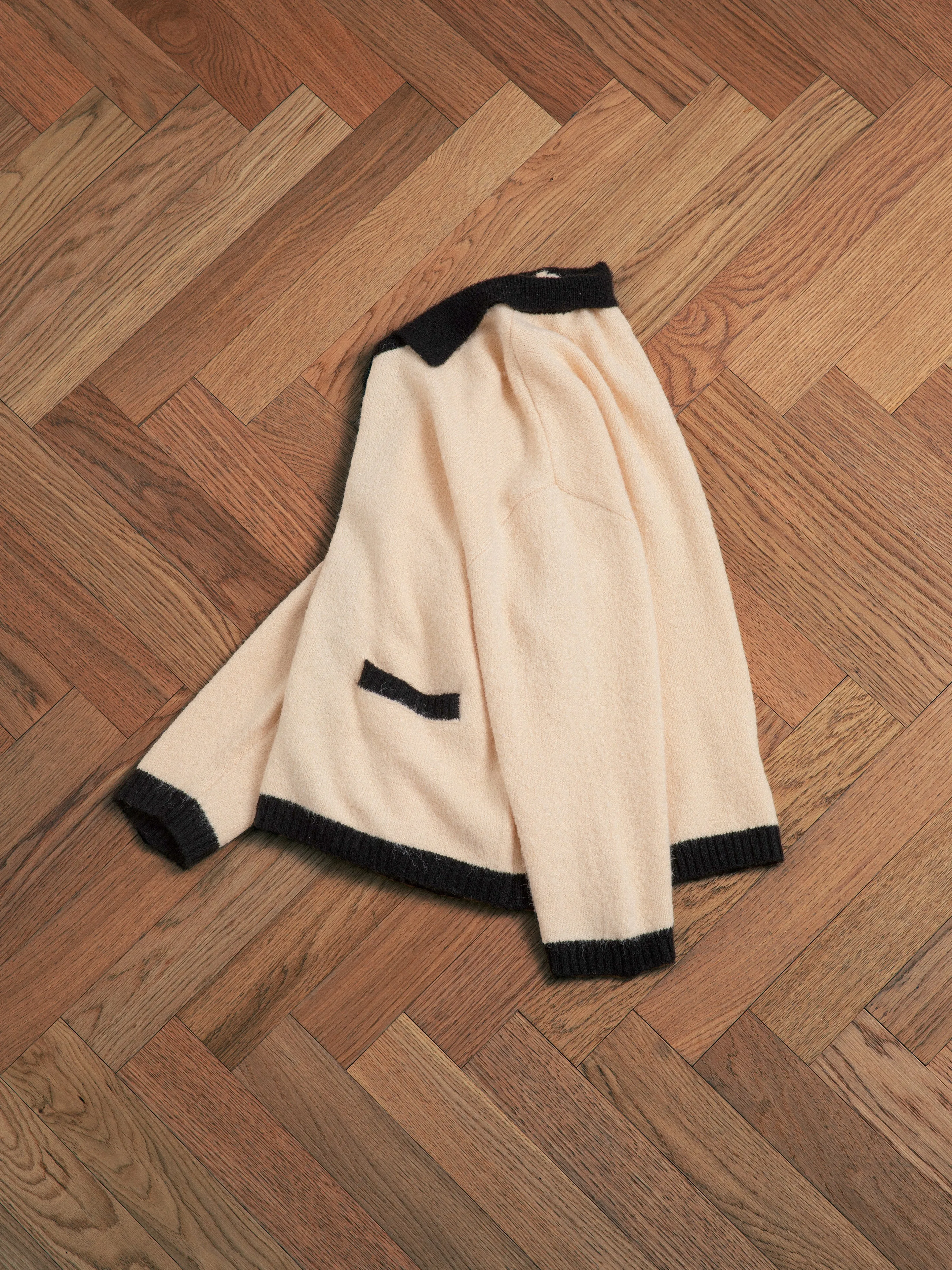 Sima Contrast Collar Knitted Cardigan